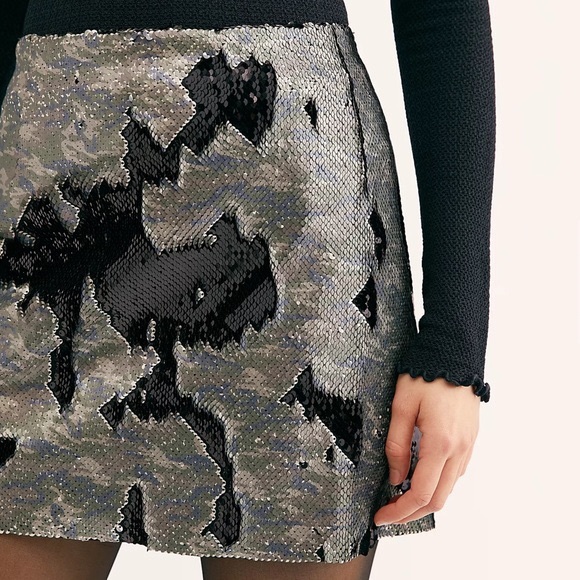 *Free People | NWT Skinny Sequin Camo Mini Skirt. R-15 - Picture 4 of 7
